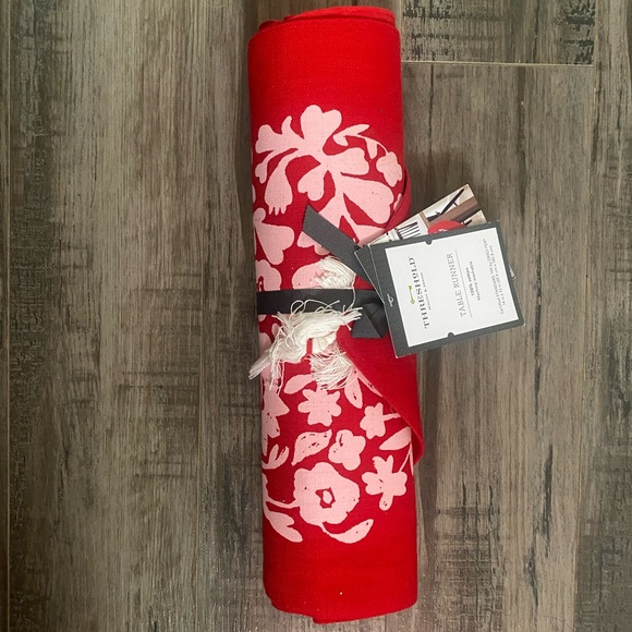 Threshold Floral Heart Kitchen Table Runner - Picture 3 of 3